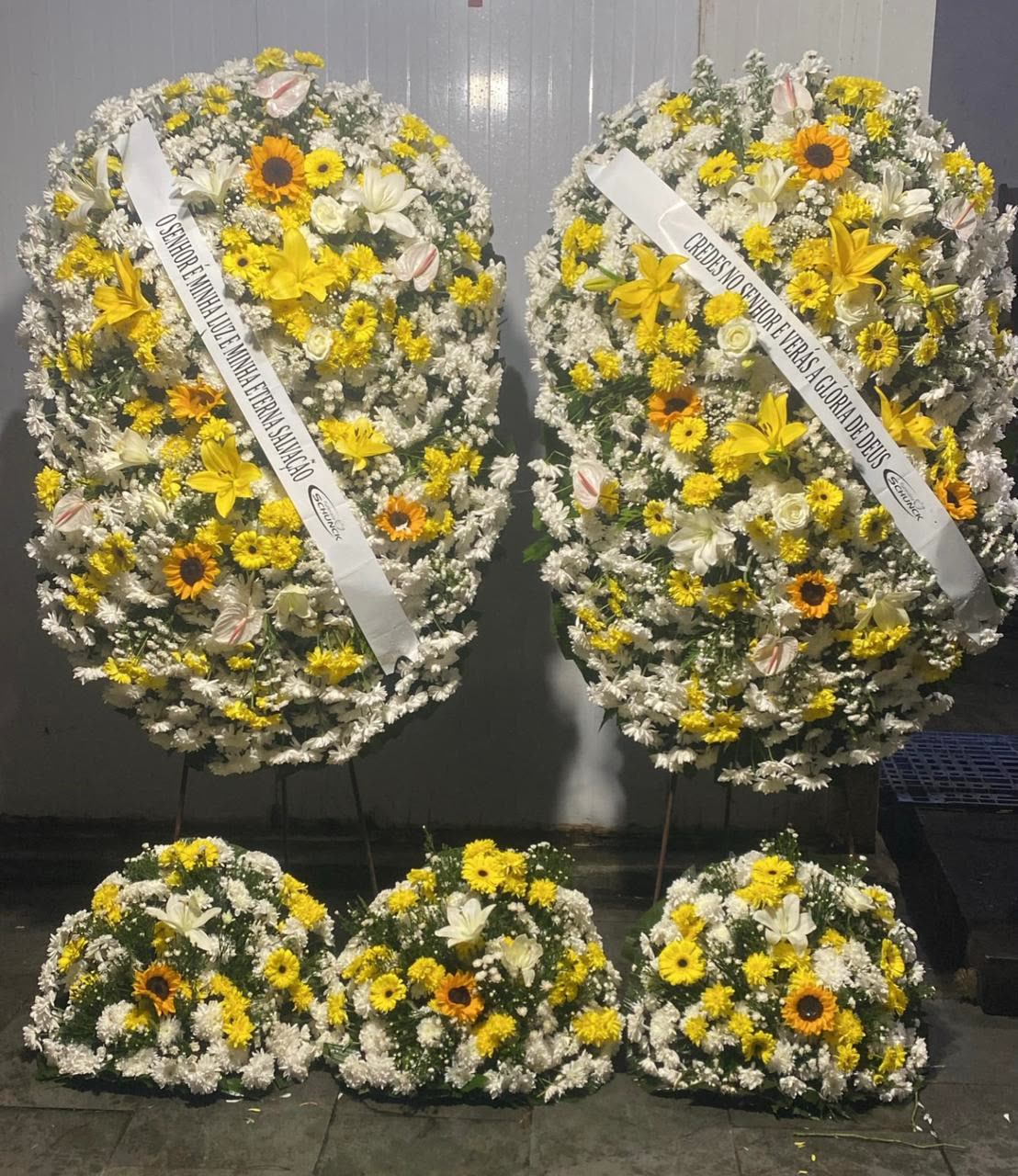 Coroas de flores e arranjos fúnebres