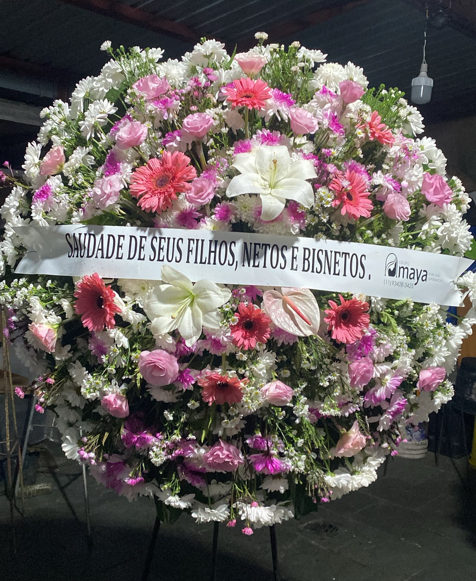 Coroa de flores rosa