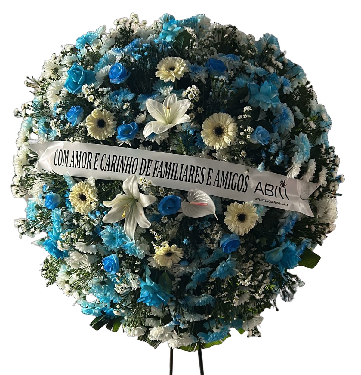 Coroa de flores azul e branca